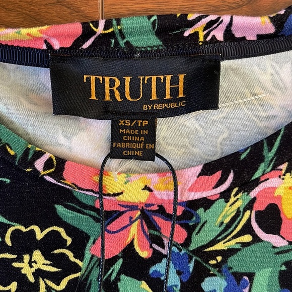 NWT Truth by Republic Colorful Floral Short Sleeve Tee Shirt  Top Blouse - Picture 5 of 8